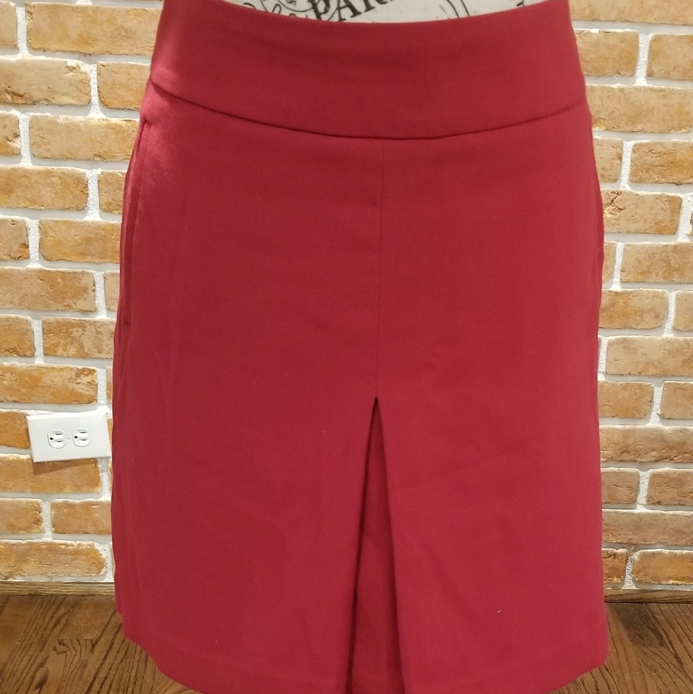 Size 10 loft winter red pencil skirt, front pleat